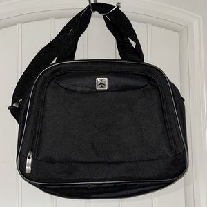 Sale! ☄️NWOT! Travel Bag Carry On Luggage Black